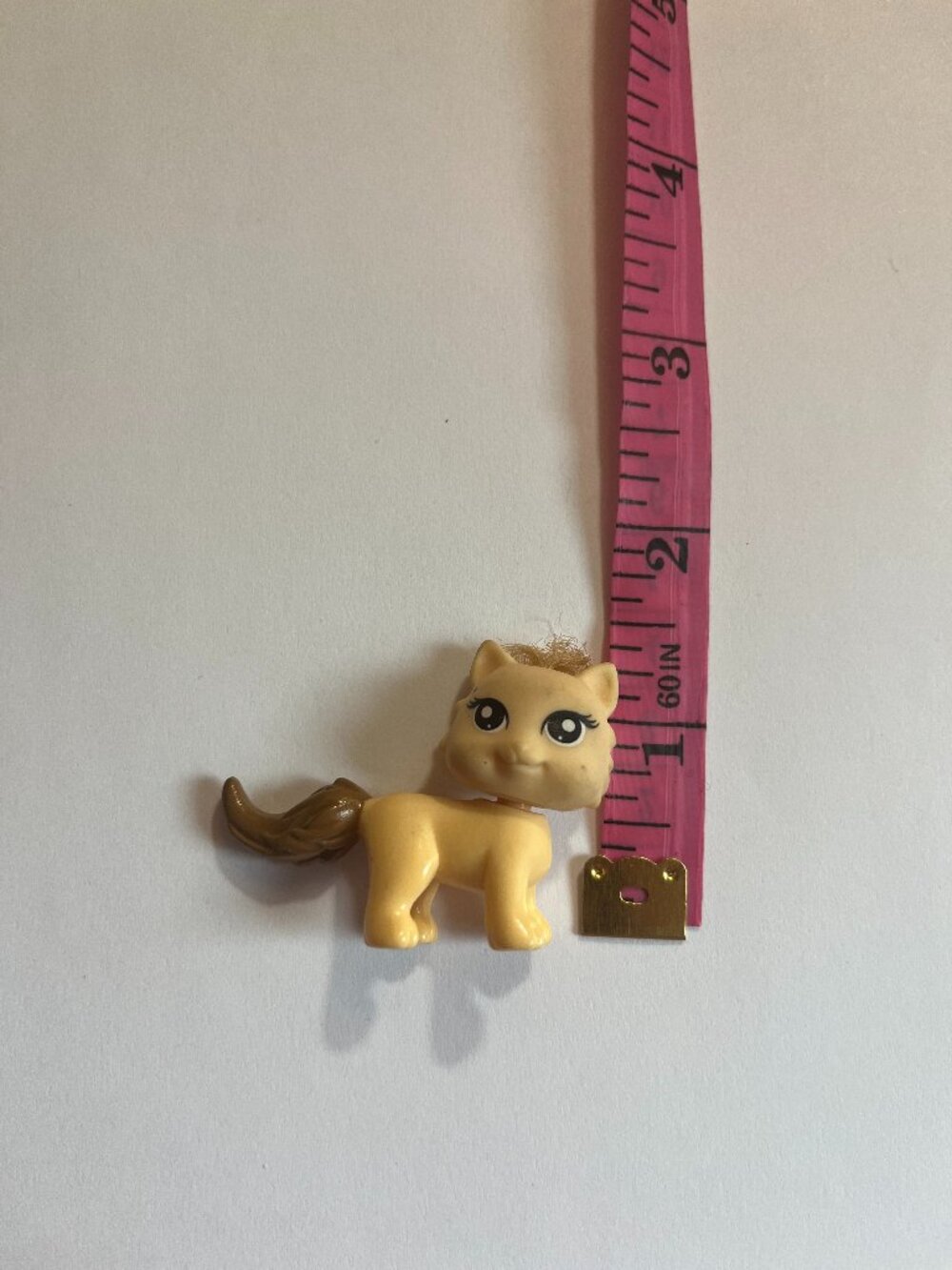 Polly Pocket Cream Colored Cat Figure